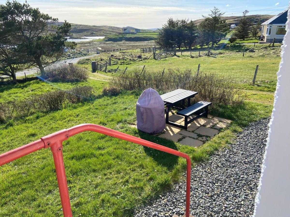 Tigh-Na-Greine Apartment Carloway  Bagian luar foto