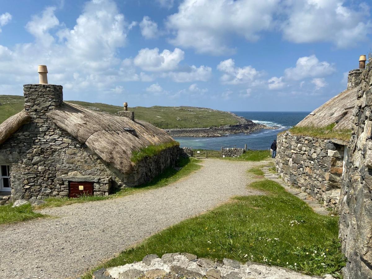 Tigh-Na-Greine Apartment Carloway  Bagian luar foto