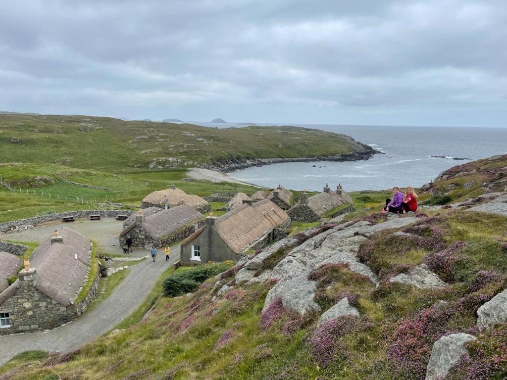 Tigh-Na-Greine Apartment Carloway  Bagian luar foto